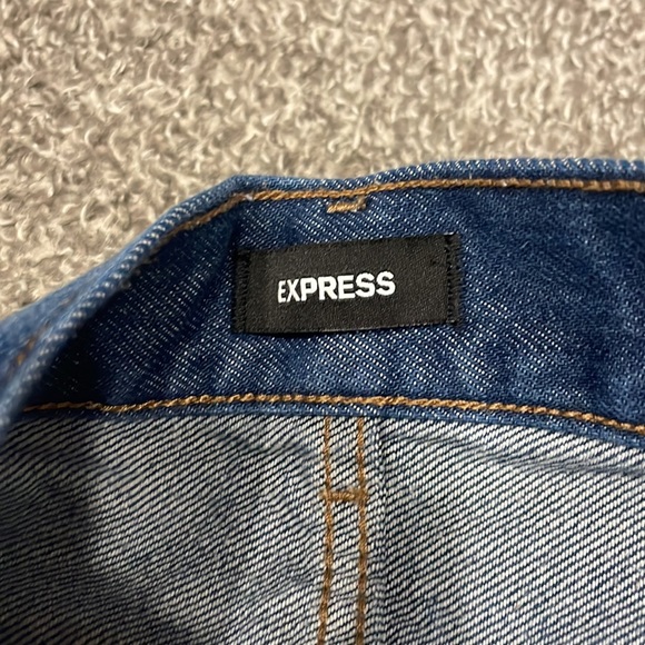 Express Shorts - Picture 3 of 4